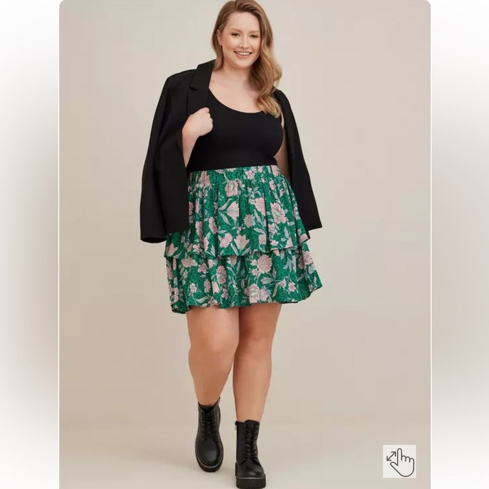 Torrid Mini Tiered Skater Green Floral Skirt- size 0